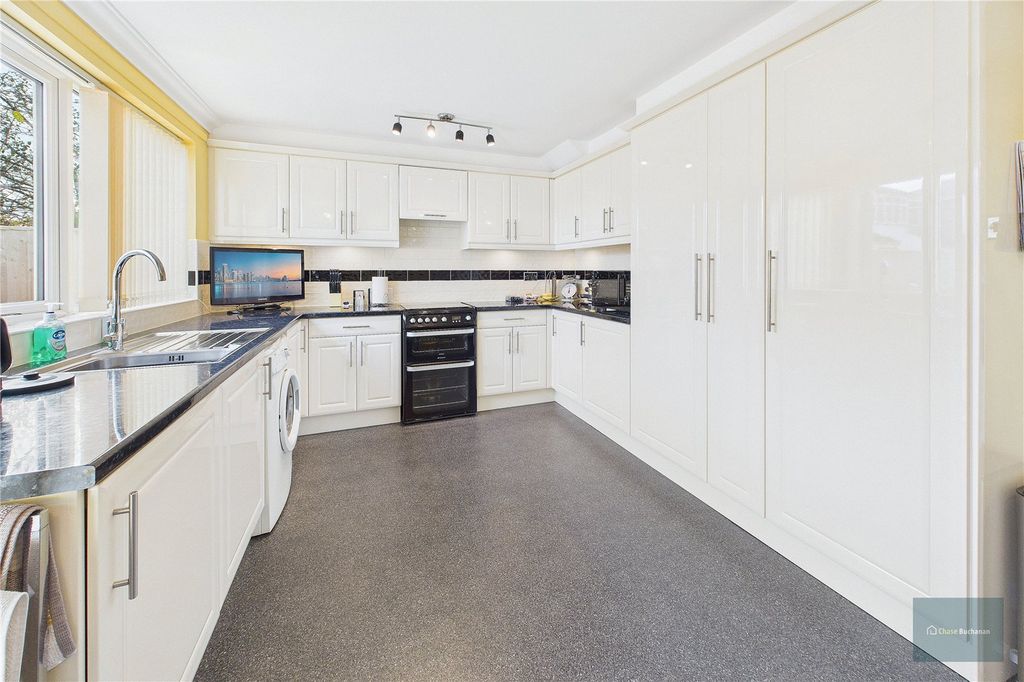 Property photo 3 of 16 Picture No. 11