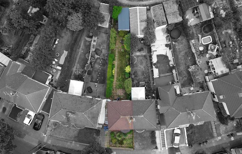 Property photo 2 of 17 Approach