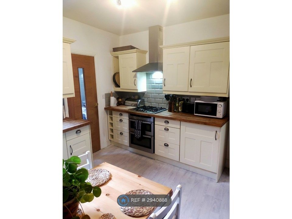 Property photo 2 of 8 Kitchen 2