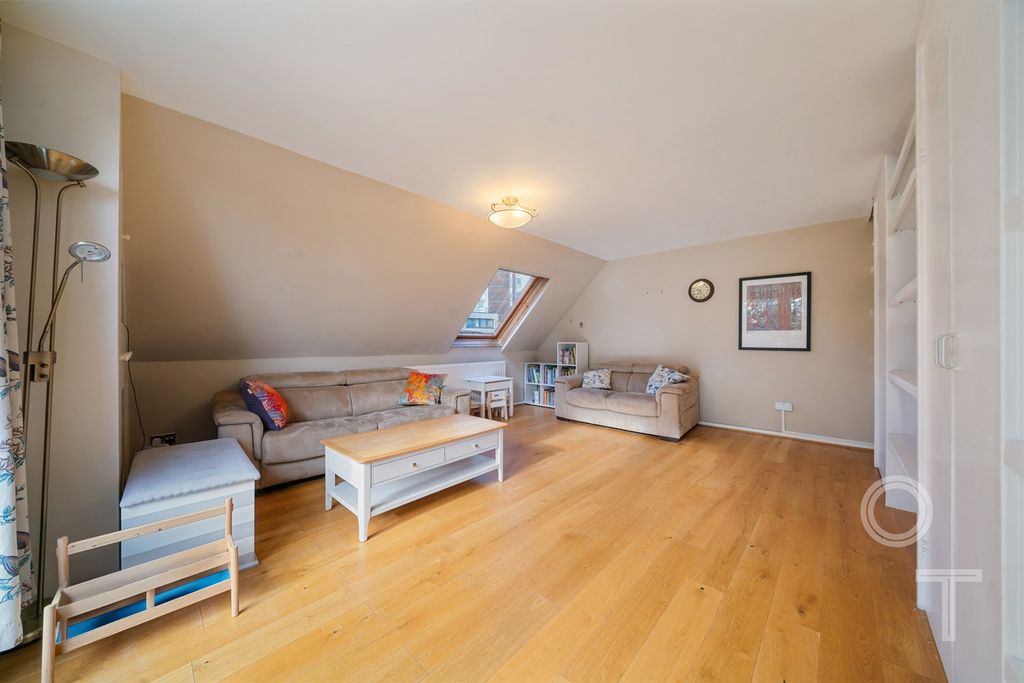 Property photo 3 of 12 Reception