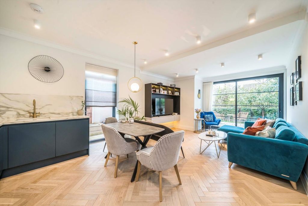 Property photo 2 of 8