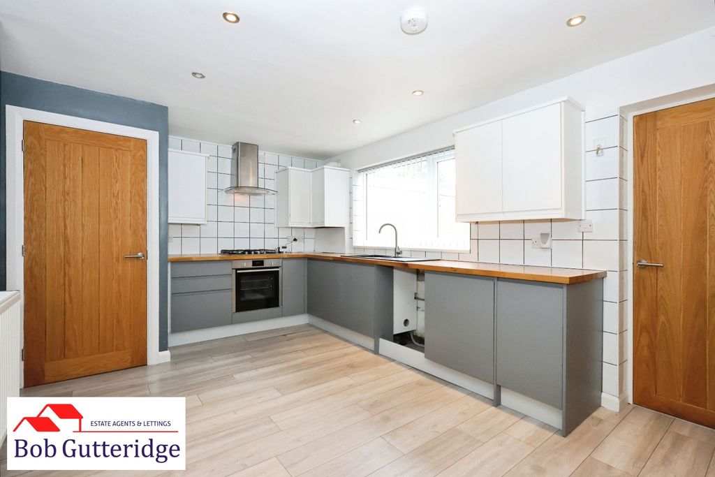 Property photo 3 of 19 Fitted Kitchen / Dining Room