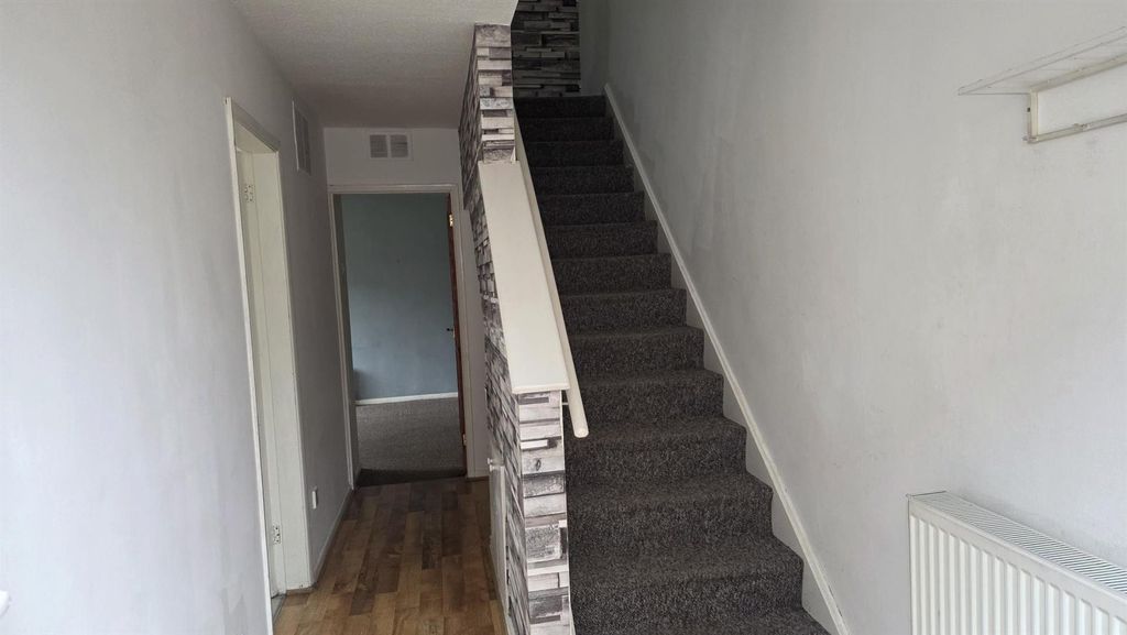 Property photo 2 of 13 42677.Jpg