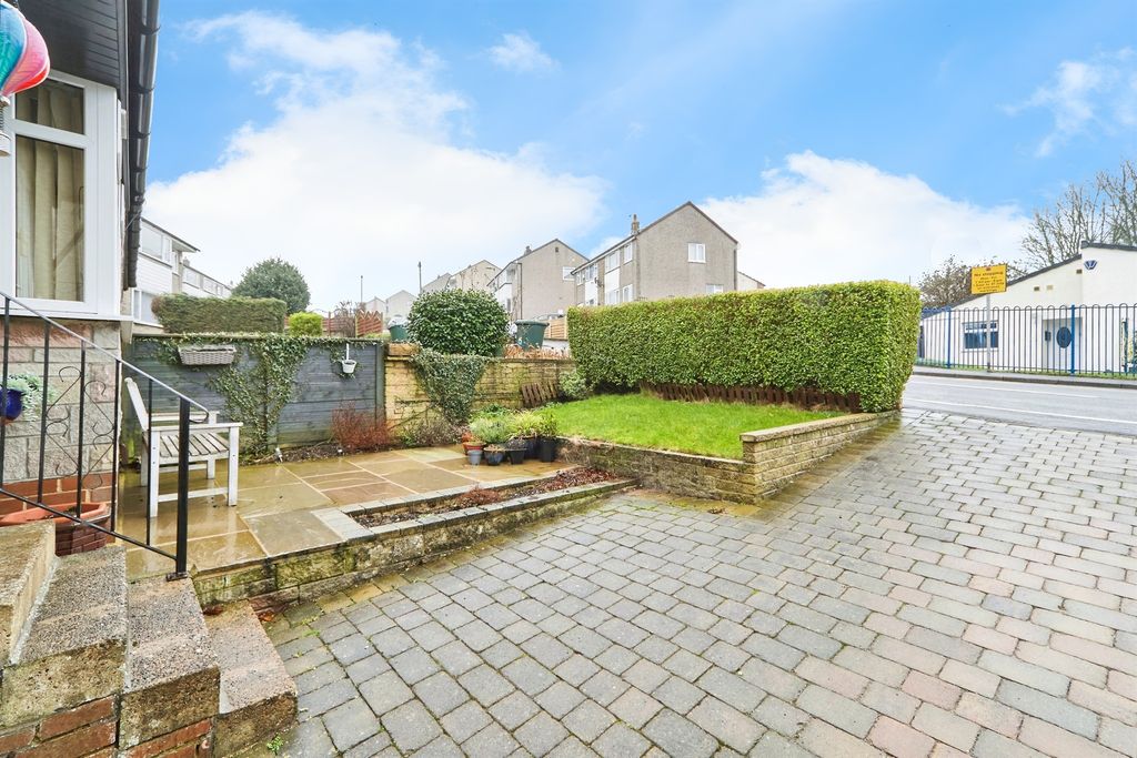 Property photo 2 of 21