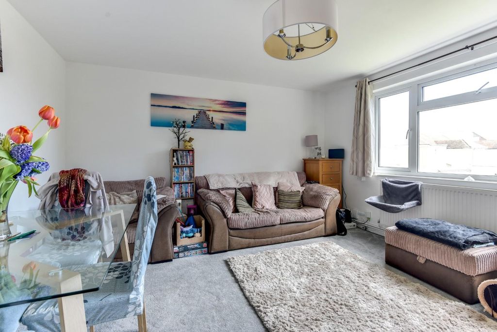 Property photo 3 of 19 12Inglecroft-5.Jpg