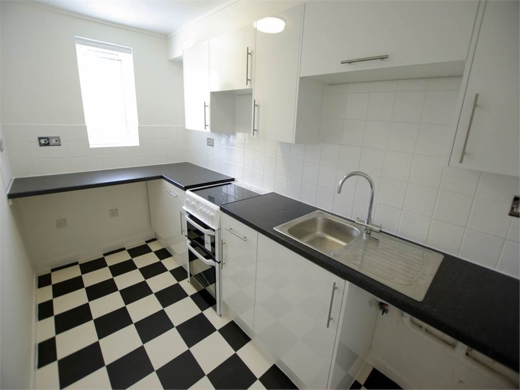 Property photo 3 of 6 Bedroom