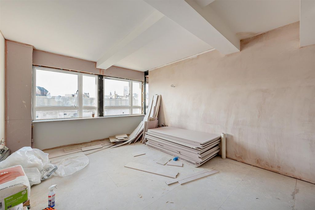 Property photo 2 of 6 8671004-Interior11-800.Jpg