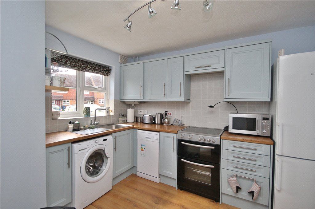 Property photo 2 of 7 Kitchen
