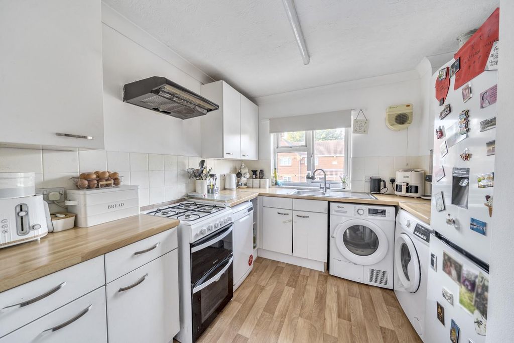 Property photo 3 of 11 Kitchen.Jpg