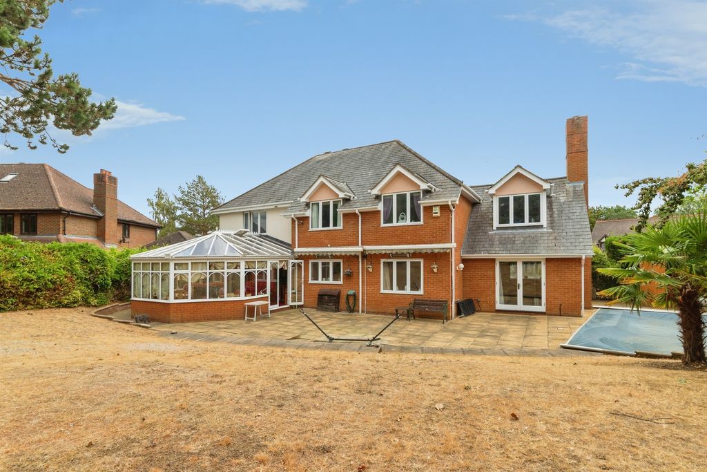 Property photo 2 of 25
