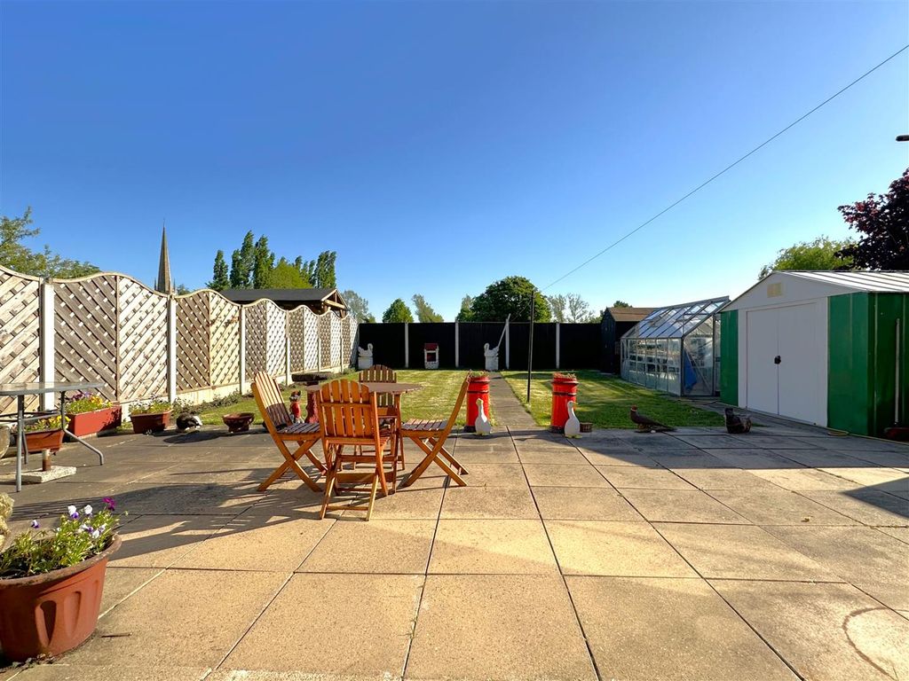 Property photo 3 of 23 Generous South Facing Garden 545