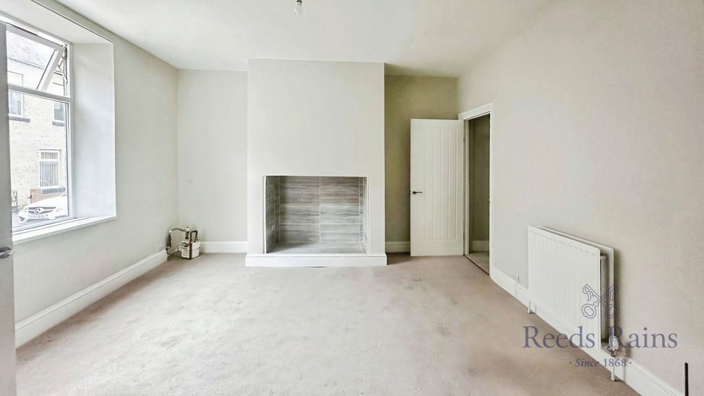 Property photo 3 of 7 Pbox-Img.Jpg