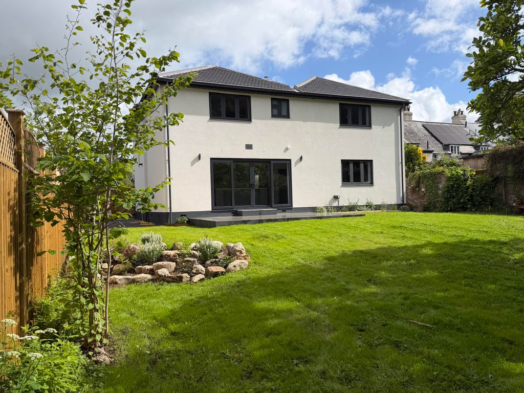 Property photo 2 of 18