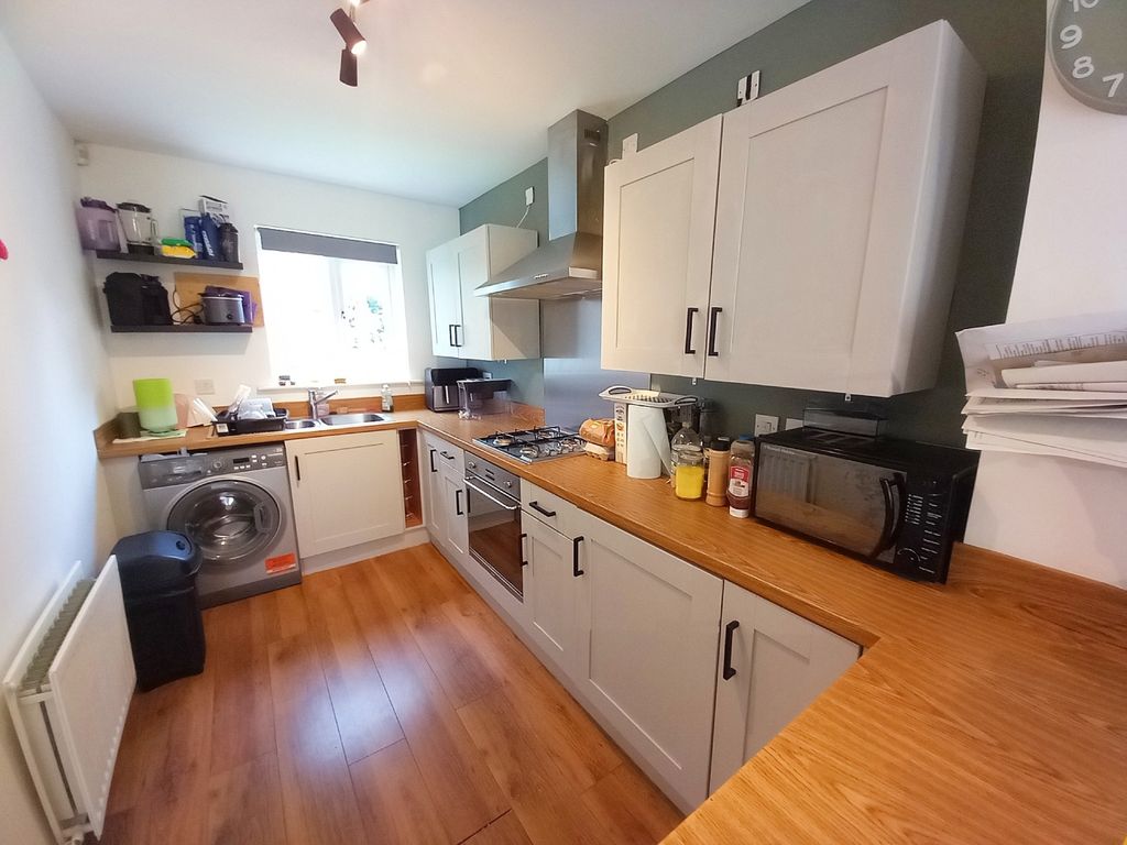 Property photo 2 of 12 Kitchen