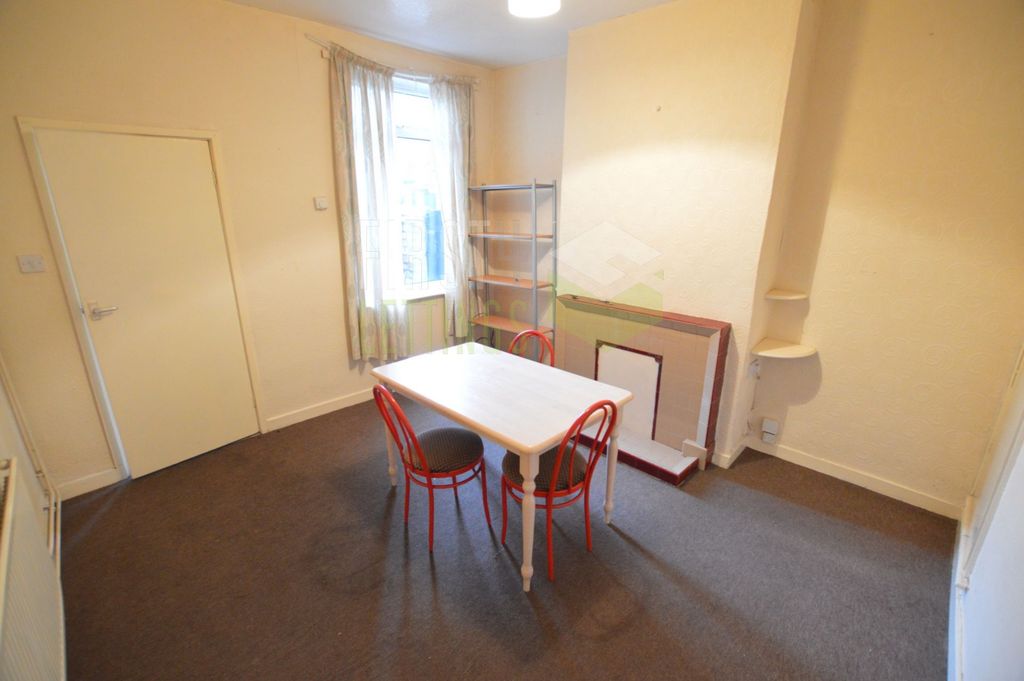 Property photo 3 of 7 Dining Room