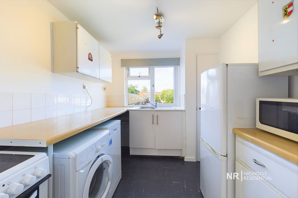 Property photo 3 of 10 Kitchen