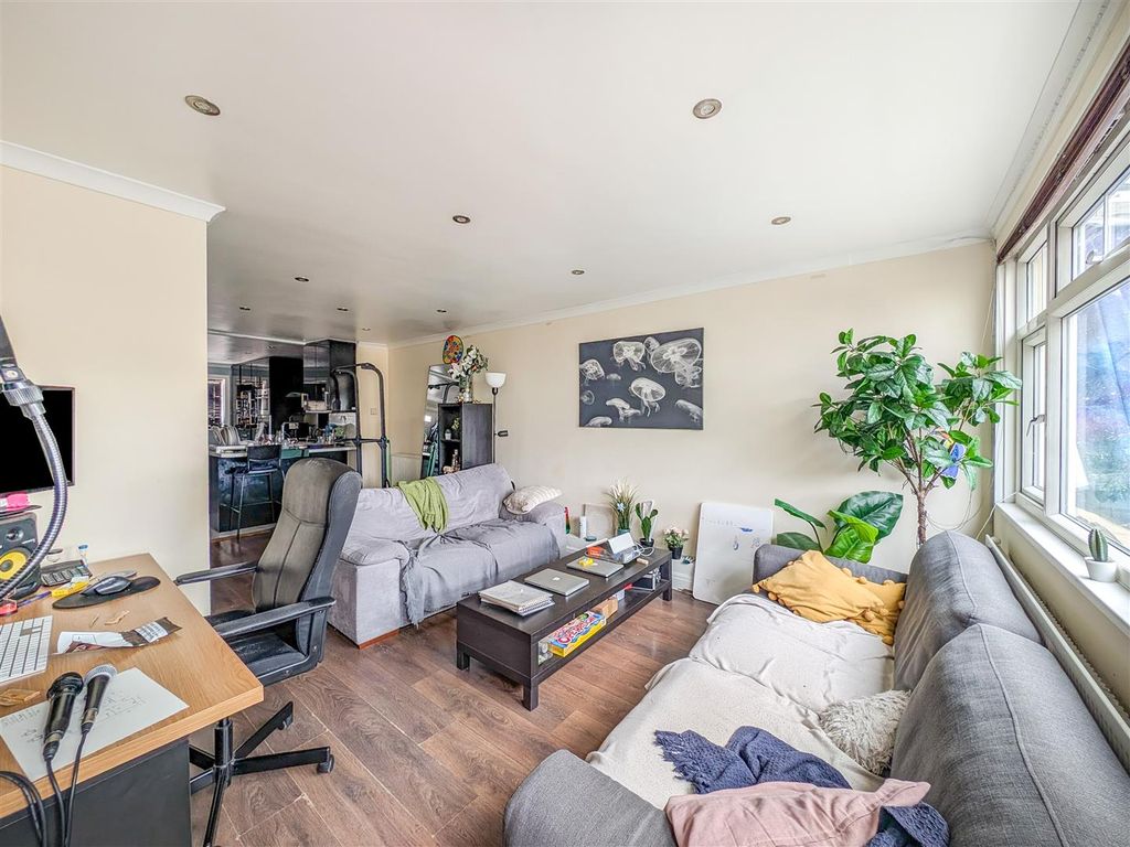 Property photo 2 of 8 18-04-2026__10-12-12_Pxl_20260417_145730016.Fdwri.