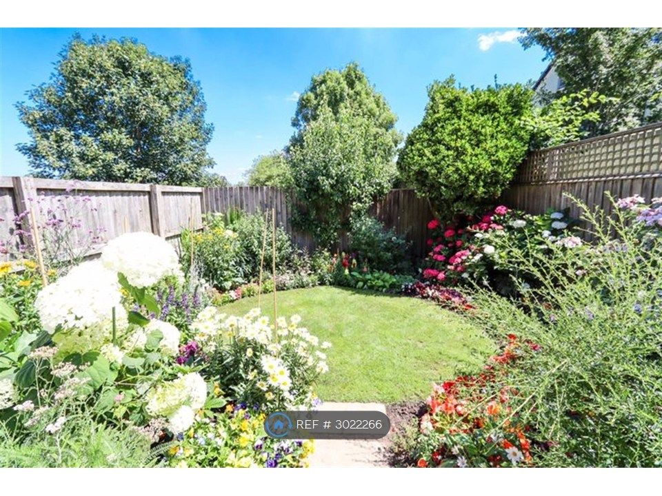 Property photo 2 of 12 Manicured Garden
