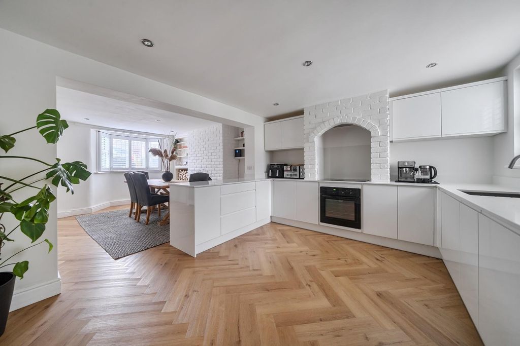 Property photo 2 of 20 1400252-12-696E0A8A041c9.Jpg