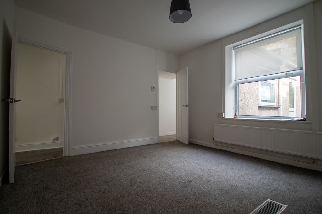 Property photo 3 of 16 Lounge 1