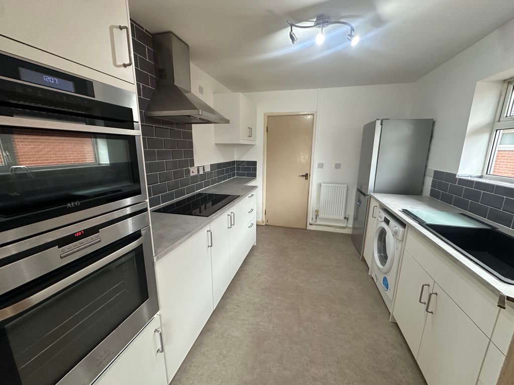 Property photo 2 of 15 Kitchen