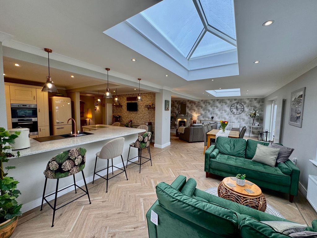 Property photo 2 of 42