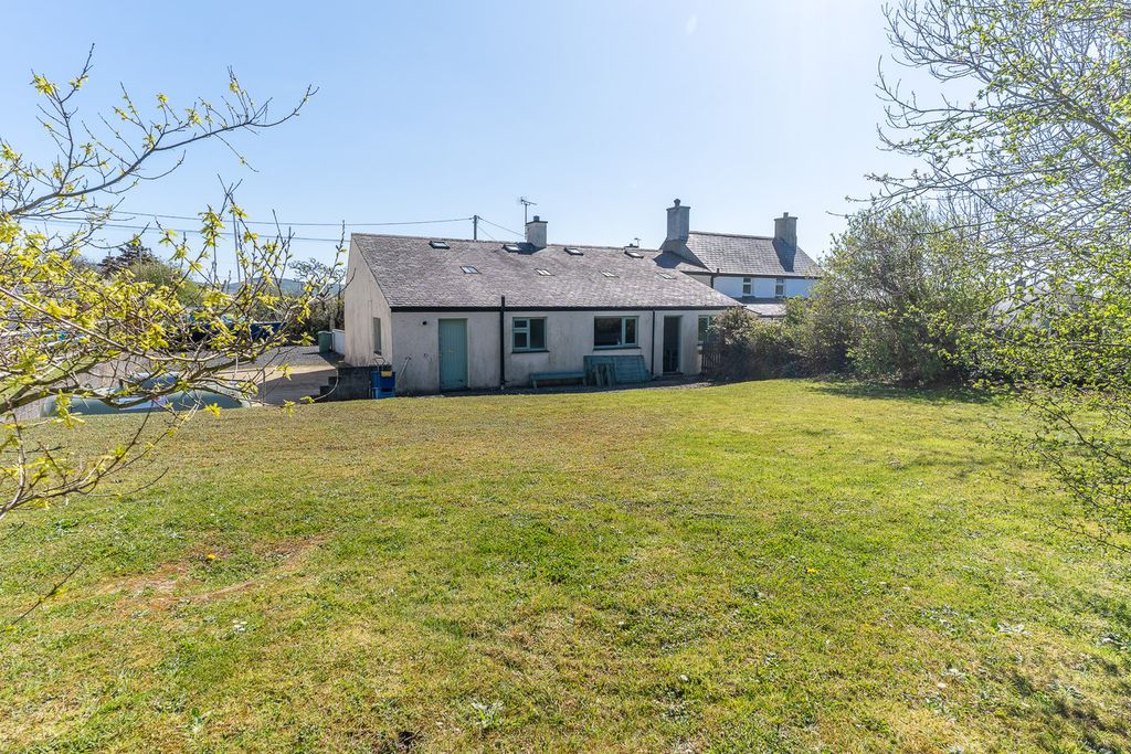 Property photo 2 of 25