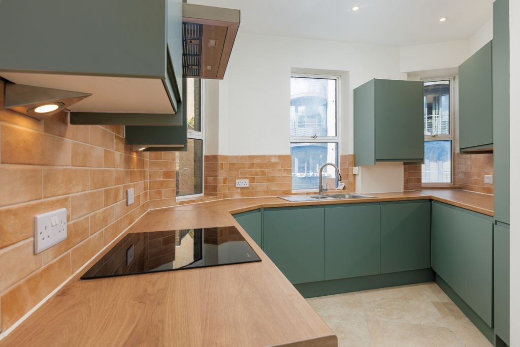 Property photo 2 of 10 Kitchen