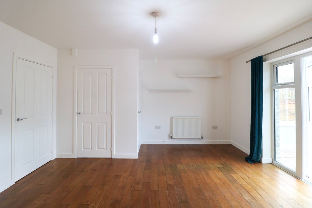 Property photo 3 of 19 Living Room