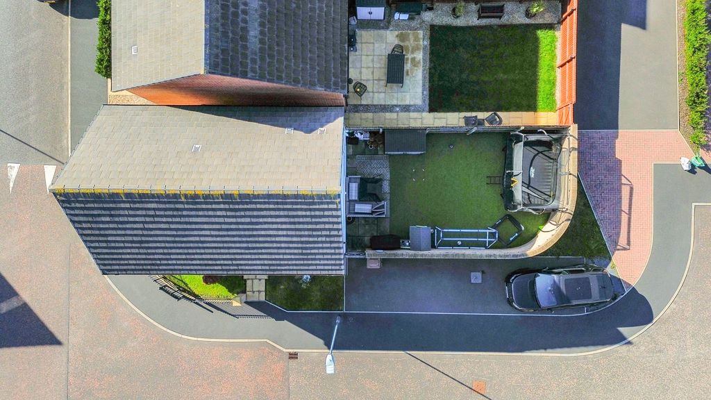 Property photo 3 of 33