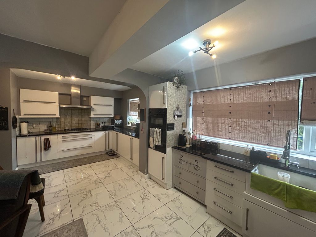 Property photo 3 of 27