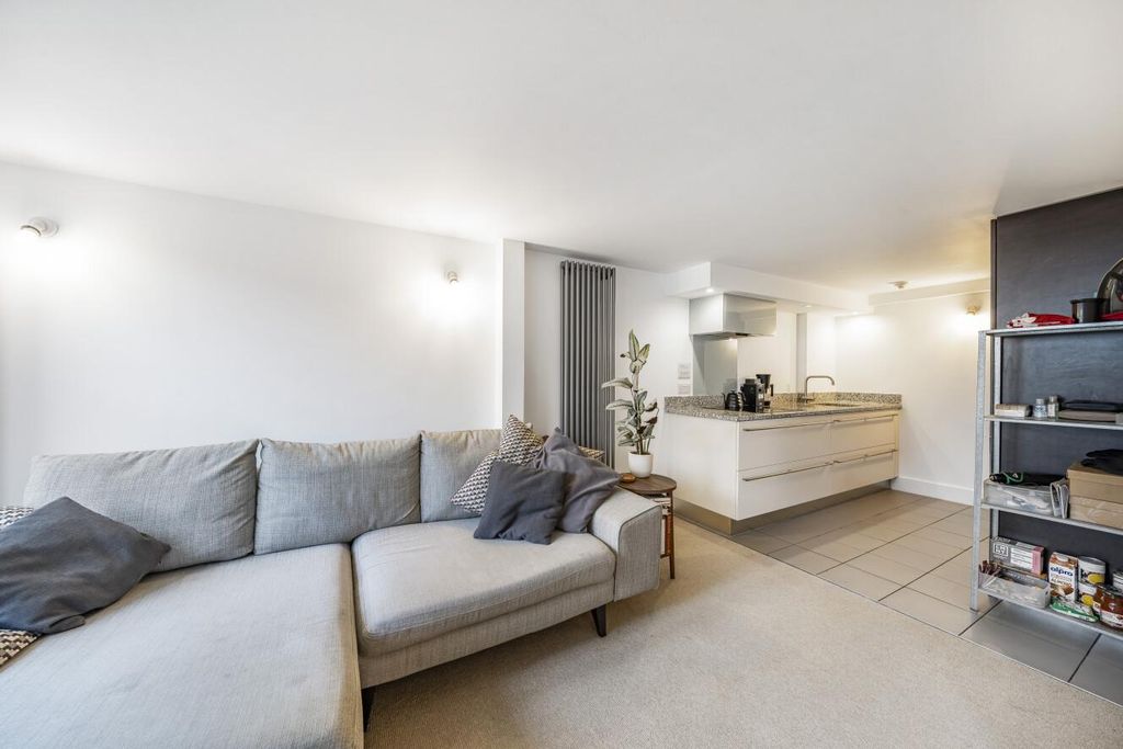 Property photo 3 of 16 Picture 3