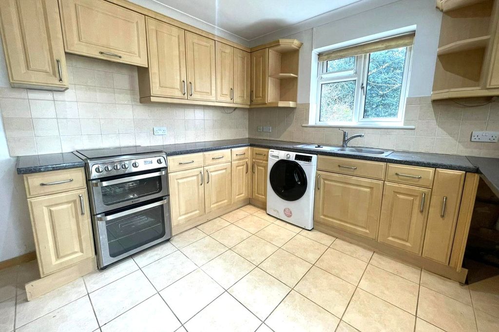 Property photo 3 of 11 Picture No. 12