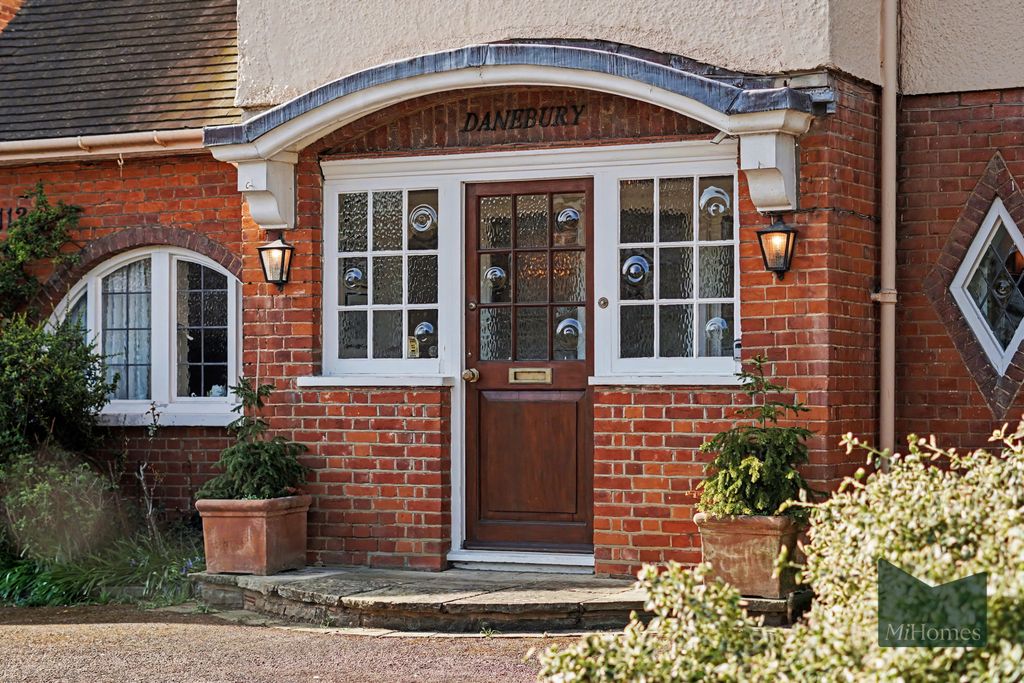 Property photo 2 of 24