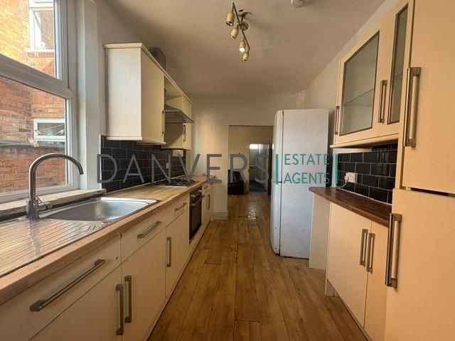 Property photo 1 of 9 Kithcen 2.Jpg