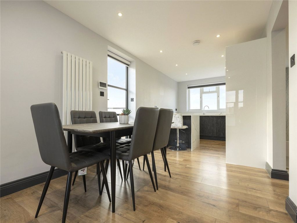 Property photo 2 of 15 Picture No. 13