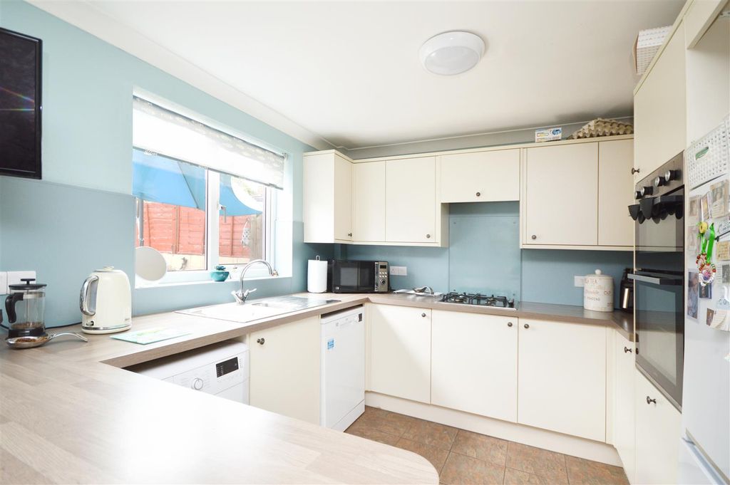 Property photo 3 of 14 Kitchen / Dining Room