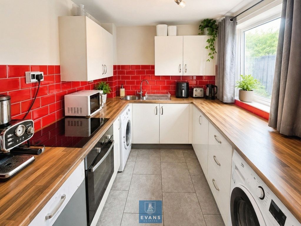 Property photo 3 of 9 Refitted Kitchen