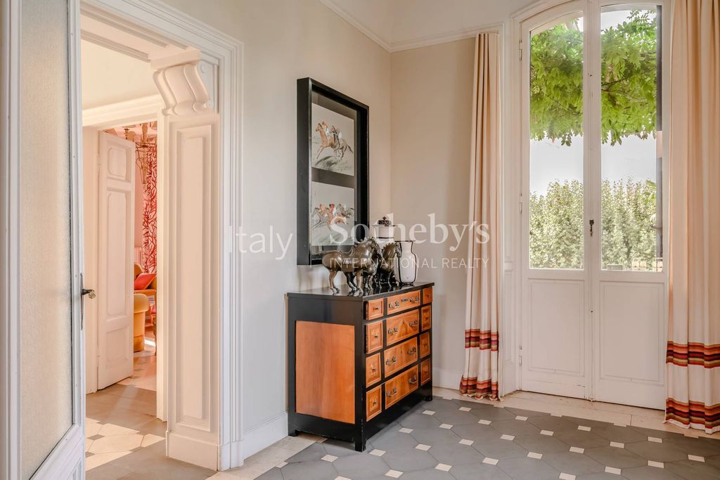 Property photo 2 of 30