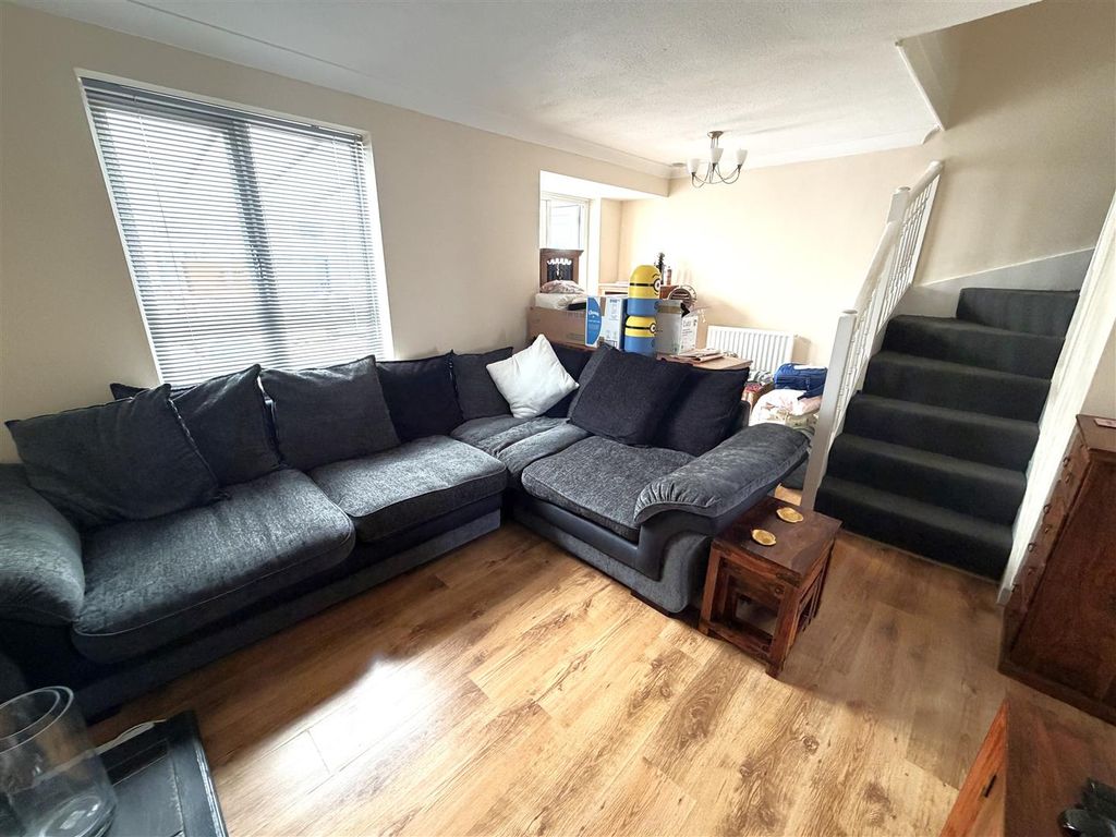 Property photo 3 of 12 Lounge