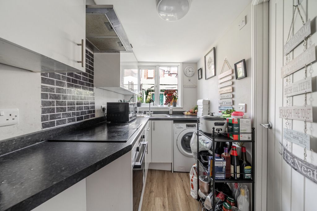 Property photo 3 of 8 1485980-8-6A4Fb26...