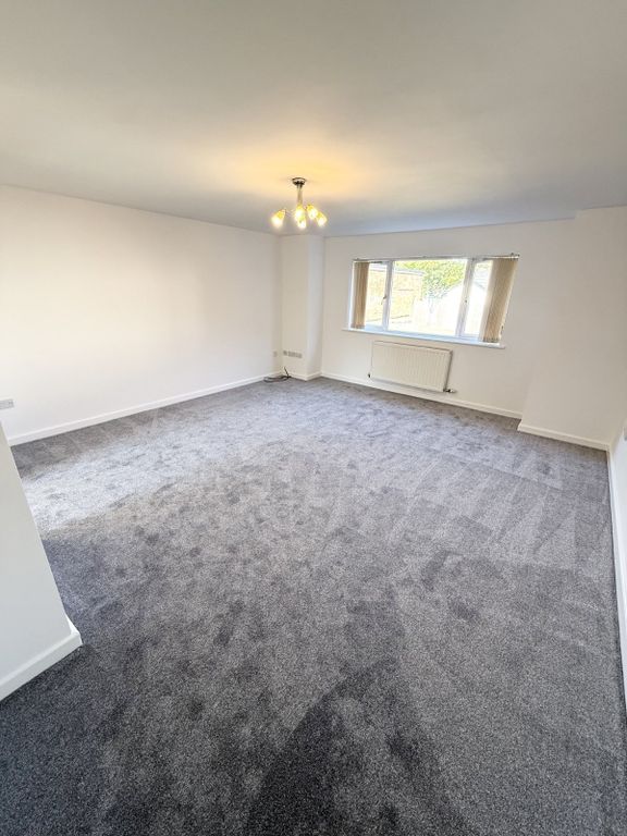 Property photo 2 of 11 Living Room