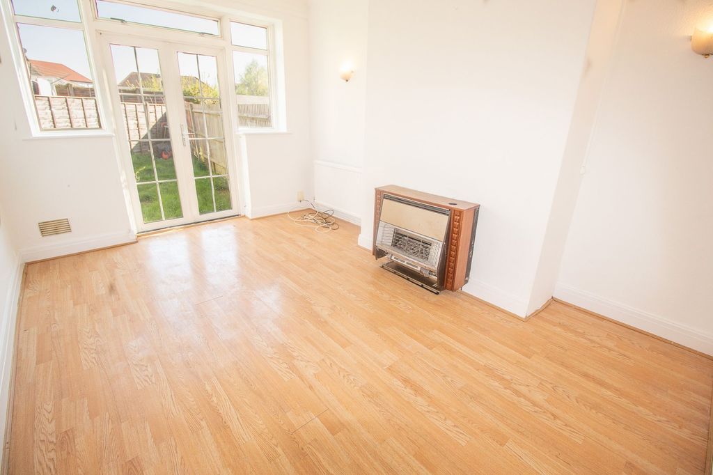 Property photo 3 of 10 Dining Room