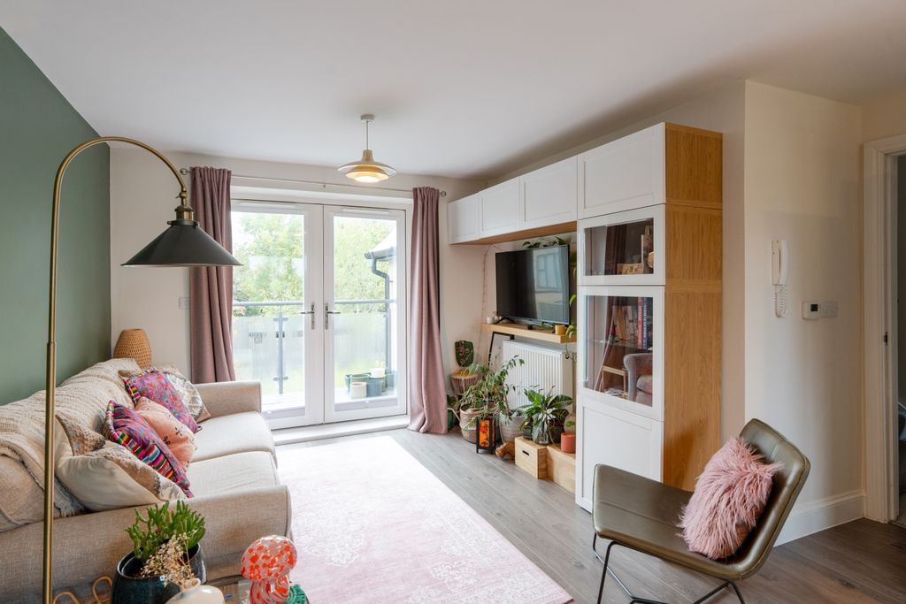 Property photo 1 of 14 Living Area