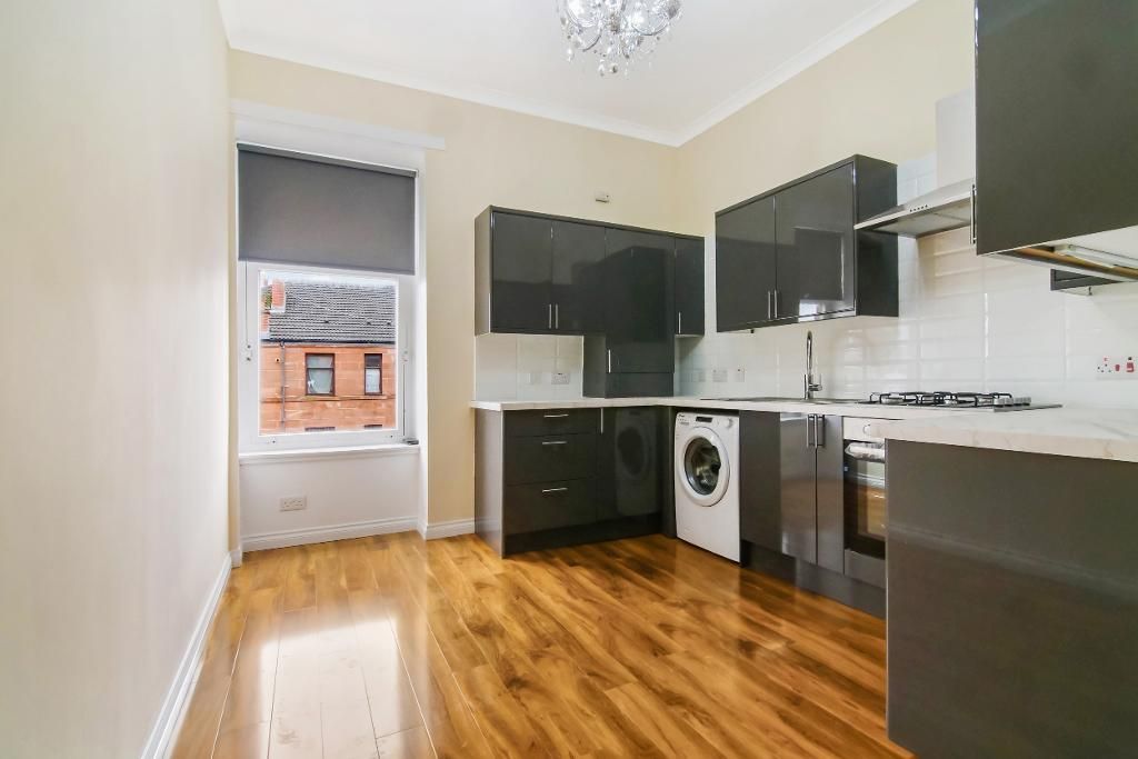 Property photo 3 of 18 Kitchen/Lounge