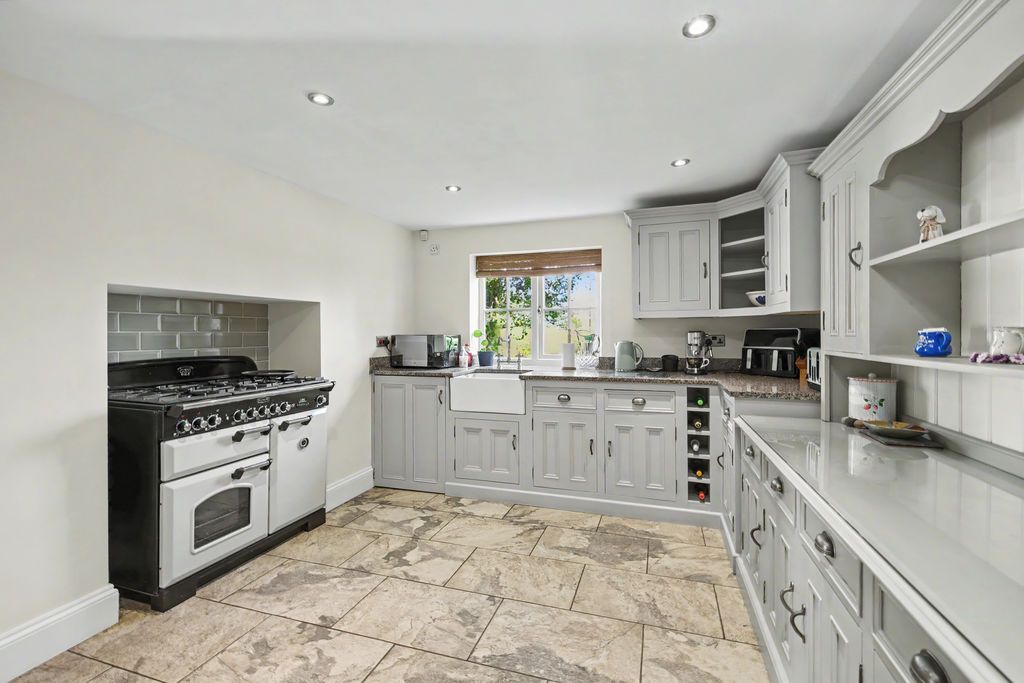 Property photo 3 of 46 Kitchen