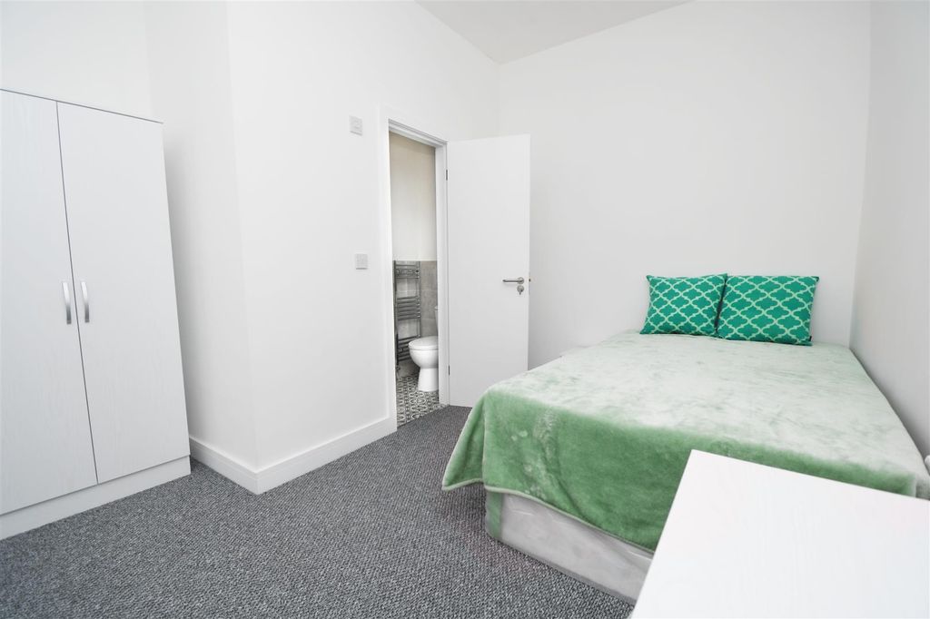 Property photo 1 of 17 25 - 10 Berry.Jpg