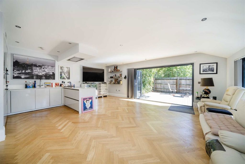 Property photo 3 of 9