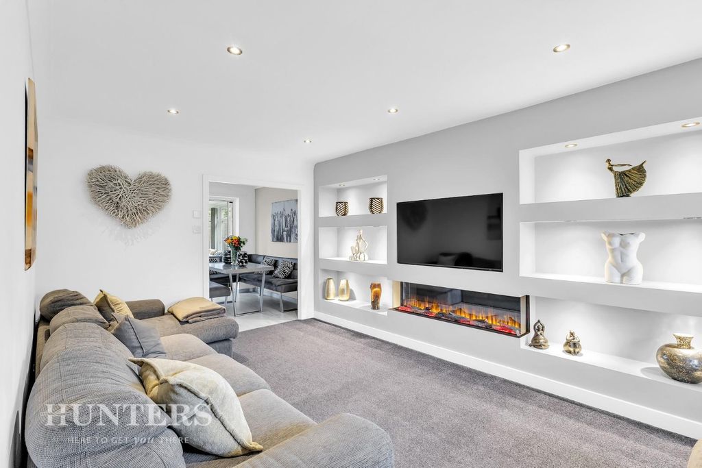 Property photo 2 of 39 Lounge