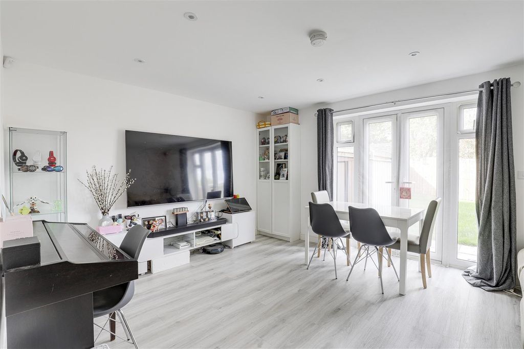 Property photo 2 of 17 5287.Jpg